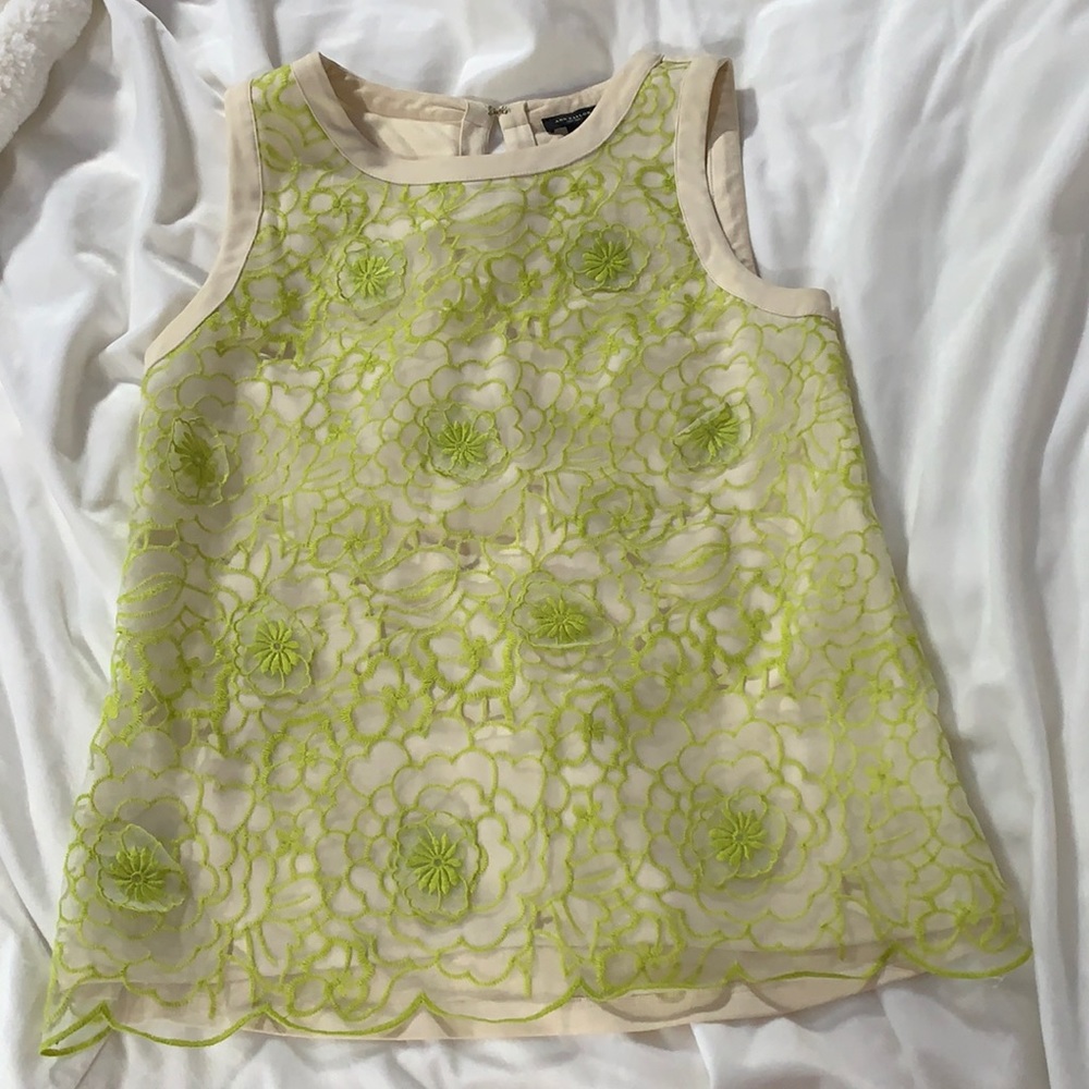 Ann Taylor lime green appliqué top small